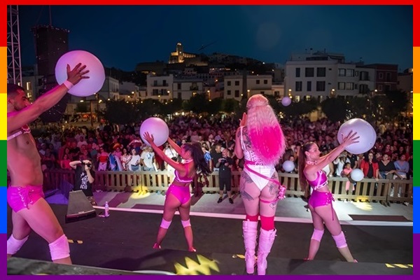 Ibiza Pride: Imagen evento 2023 frente a Dalt Vila, Ibiza (Eivissa)