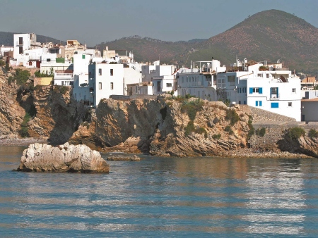 Vista izquierda entrada Puerto Ibiza