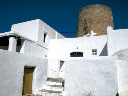 Balàfia. Casa de Can Bellmunt (dcha), casa de Can Pere de na Bet (izda); la torre pertenece a esta última