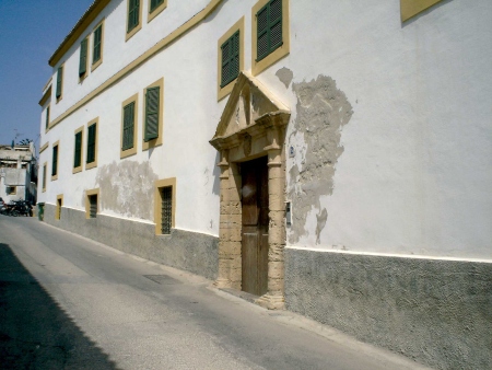Seminario de Ibiza: la fachada principal en la calle Joan Roman