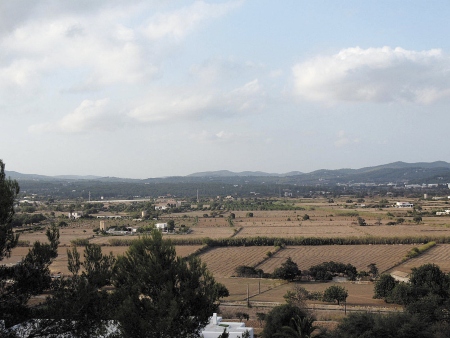 Puig d'en Valls: La plana de Jordi, que mantiene el nombre de un antiguo propietario, Jordi Llobet, del s. XVII
