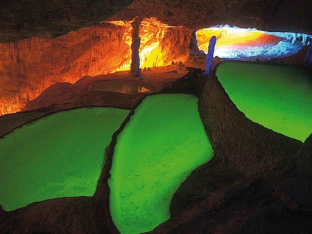 Cueva de Can Marçà: Detalle de la iluminacion