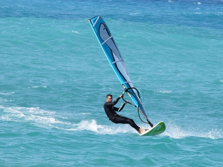 Actividades deportivas en Ibiza: windsurf