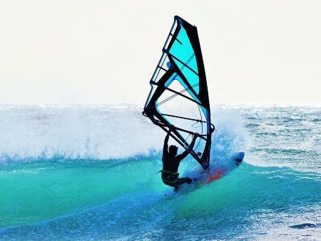Deportes acuáticos en Ibiza: Windsurf