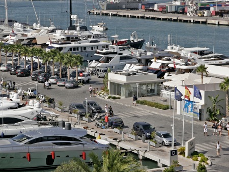 Acceso atraques Puerto deportivo en Ibiza