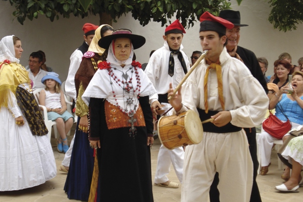 Música Popular de Ibiza: Instrumentos musicales: Flauta y Tambor