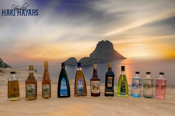 Familia Marí Mayans Ibiza: Botellas de bebidas