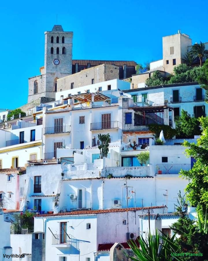 Casas y Catedral al  fondo, Dalt Vila, Ibiza (Eivissa)