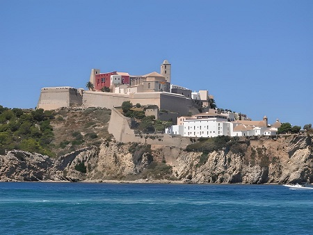 Catedral de Ibiza, vista desde entrada al puerto